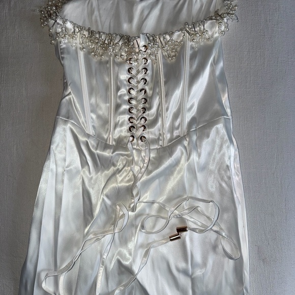 Elegant White Strapless Dress - Picture 5 of 6